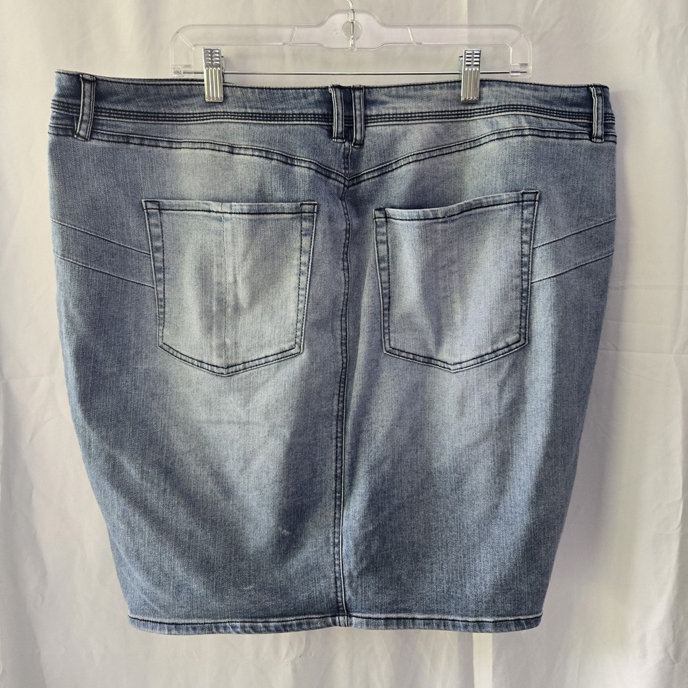 Refuge Women's Plus 3X Denim Blue Jeans Stretch Skirt‎ Y2K Button Front 5 Pocket - Picture 2 of 5